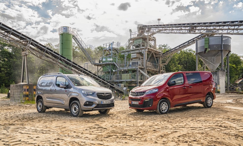 Opel Combo Cargo 4x4 i Opel Vivaro 4x4 sada mogu ići i na najteže terene