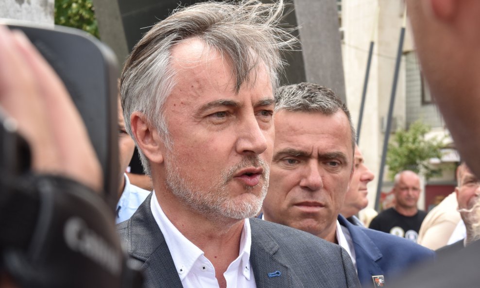 Miroslav Škoro sa suradnicima položio vijenac na spomenik Oluja 95.  Knin, 5. kolovoza 2020.