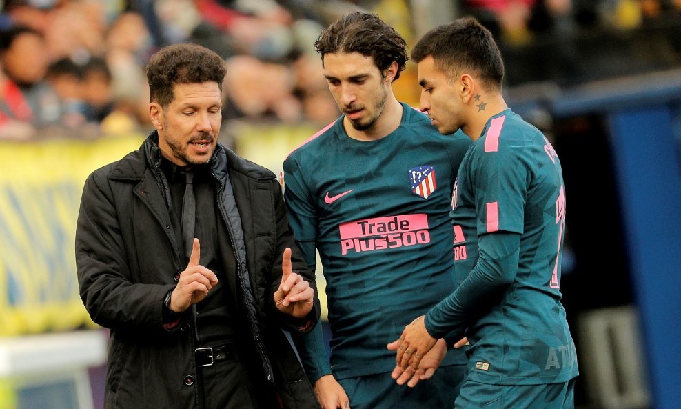 Diego Simeone (L), Šime Vrsaljko (u sredini) i Angel Correa