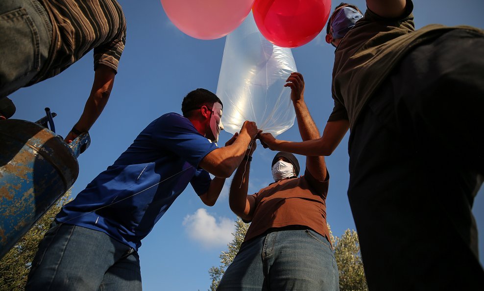 Palestinci s balonima