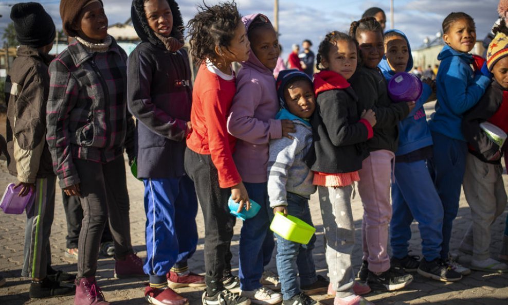 Afrika puna mladih ljudi: dok su recimo Španjolci prosječno stari 45 godina, Kenijci u prosjeku imaju 20, a žitelji Malavija jedva 18 godina