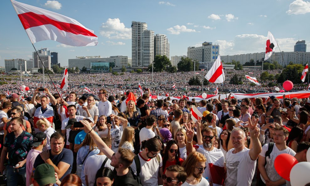 Na prosvjedu u Minsku u nedjelju okupilo se više desetaka tisuća ljudi