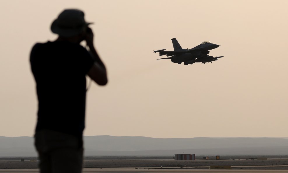 F-16