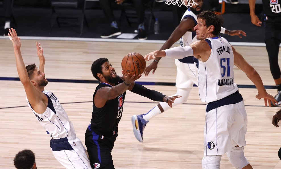 Igrač LA Clippersa Paul George i centar Dallas Mavericksa Boban Marjanović