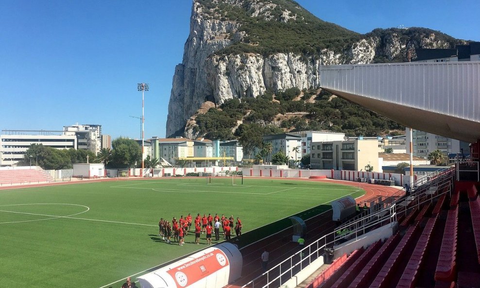 Igrači Lincoln Red Impsa pojavili su se na trvanjaku stadiona u Gibraltaru