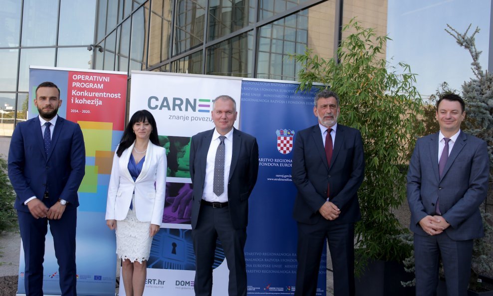 Potpisivanje ugovora za e-škole 2