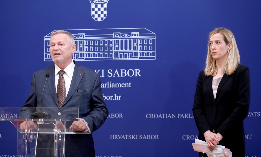 Davorko Vidović i Mirela Ahmetović na konferenciji za novinare u Hrvatskom saboru