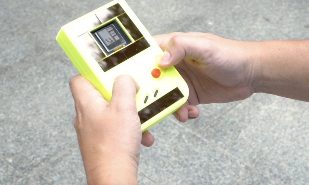 Game Boy, konzola pokretana solarnom energijom i pokretima igrača