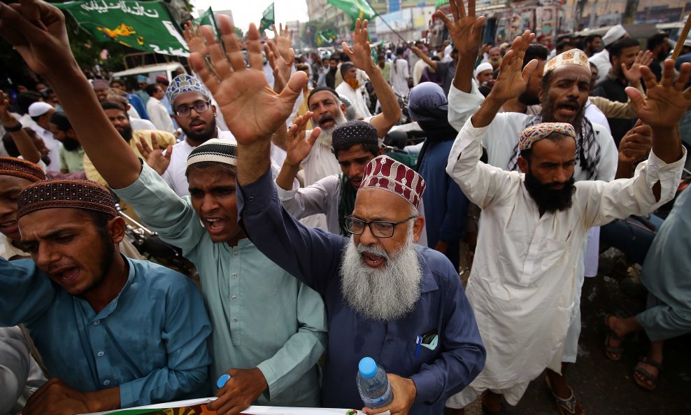 Prosvjed u Pakistanu protiv objave karikatura proroka Muhameda u Francuskoj