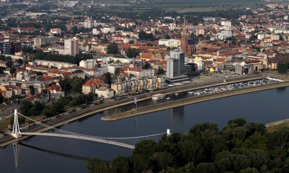 Panormana Osijeka s pješačkim mostom
