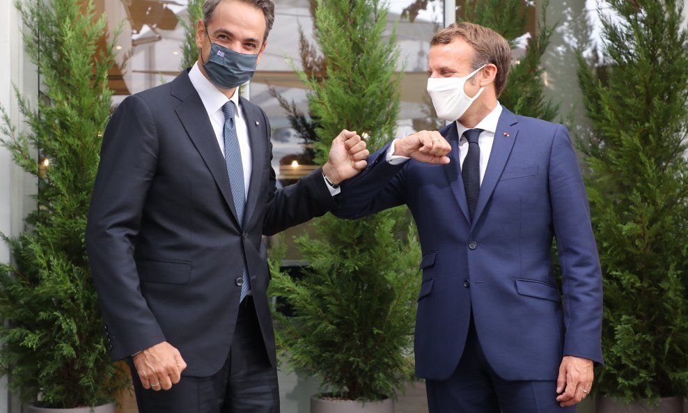 Kyriakos Mitsotakis i Emmanuel Macron