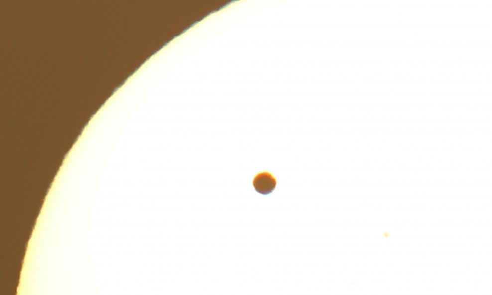 Venera u prolasku ispred Sunca
