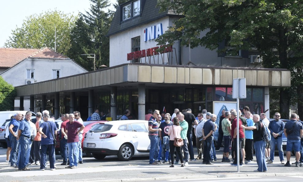 Skup radnika Rafinerije Sisak