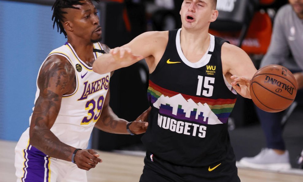 Nikola Jokić i Dwight Howard