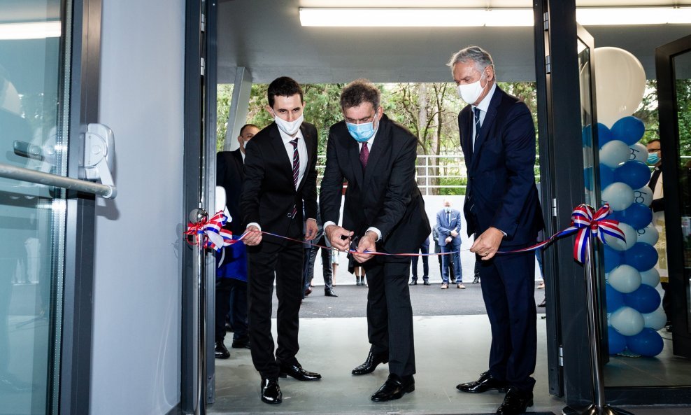 Ministar znanosti i obrazovanja Radovan Fuchs svečano otvorio novouređeni Studentski dom Bruno Bušić u Splitu