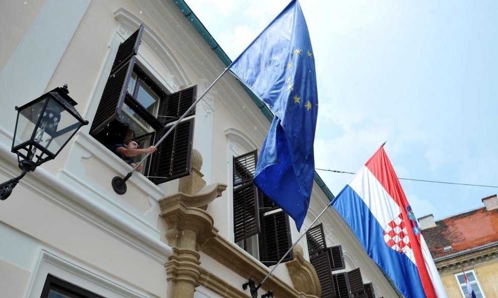 Hrvatska i EU zastava