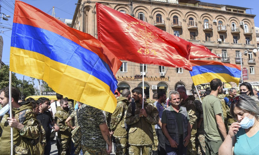 Dragovoljci Armenske revolucionarne federacije uoči odlaska u Nagorno Karabah