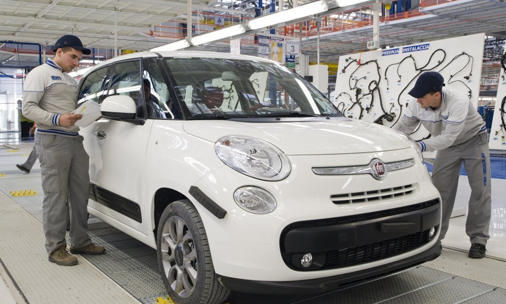 Potražnja za modelom Fiat 500L je manja od očekivane pa Kragujevac radi smanjenim kapacitetom.