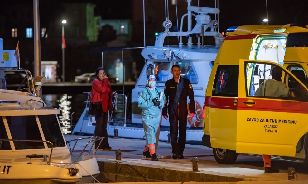 Policijski brod iz mora kod Molata spasio dvojicu ribara
