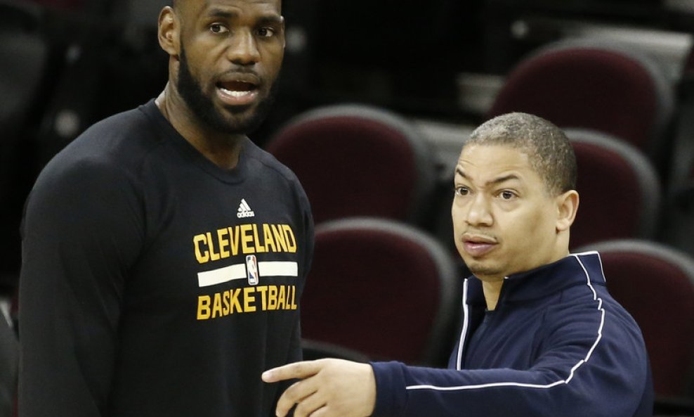 LeBron James i Tyronn Lue - Cleveland Cavaliers