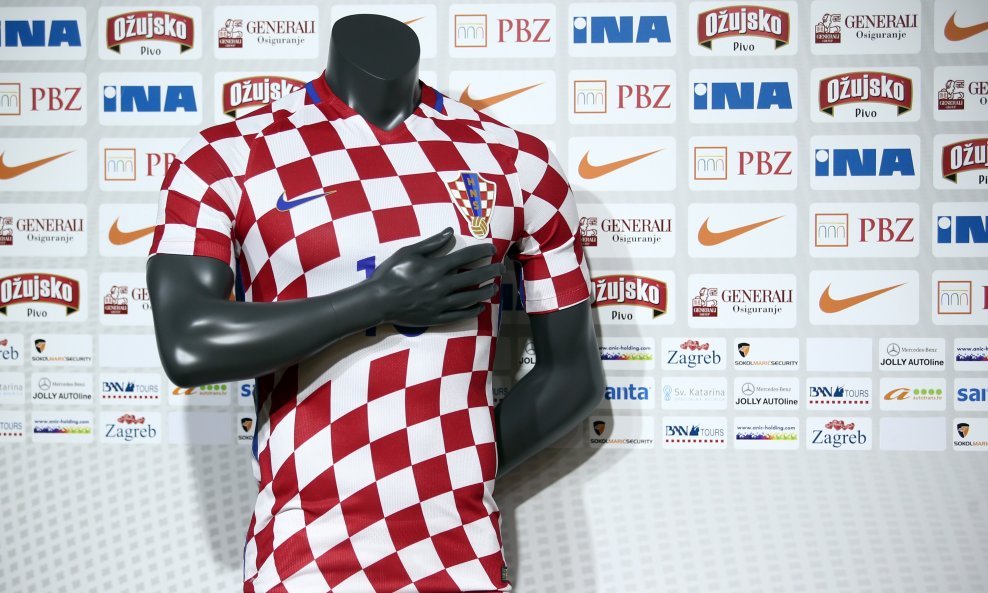 Dres hrvatske nogometne reprezentacije