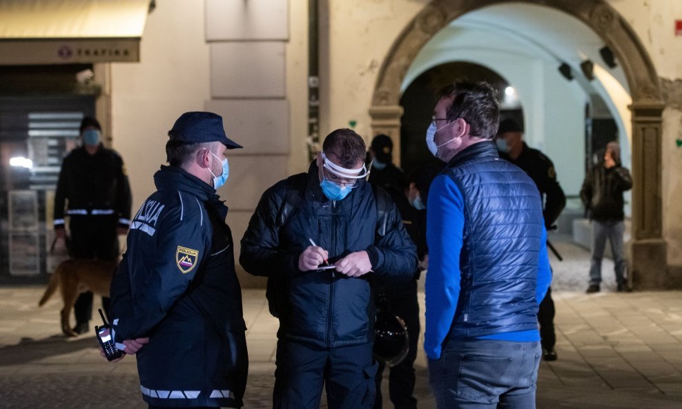 Slovenija je uvela policijski sat