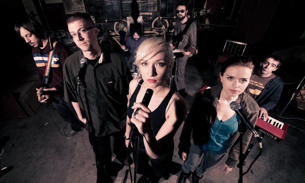 Remi se uz Elemental u posljednje tri godine posvetila 'tihoj poeziji'