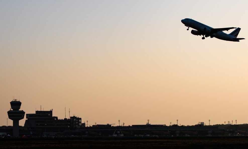 Posljednji avion poletio s aerodroma Tegel