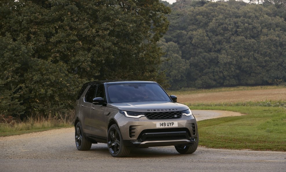 Novi Land Rover Discovery ostaje jedan od najsposobnijih, najpovezanijih i najsvestranijih premium SUV-ova sa sedam sjedala na svijetu