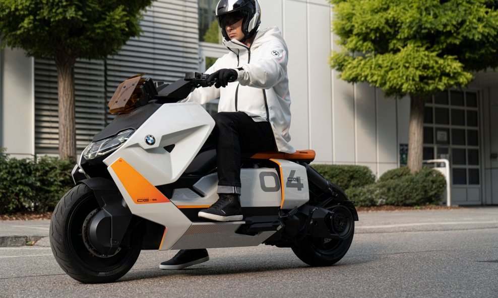 BMW Motorrad Definition CE 04 pokazuje kako bi mogao izgledati suvremeni serijski električni skuter