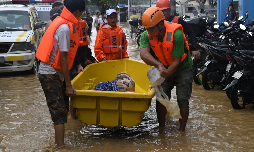 Tajfun Vamco pogodio je Filipine