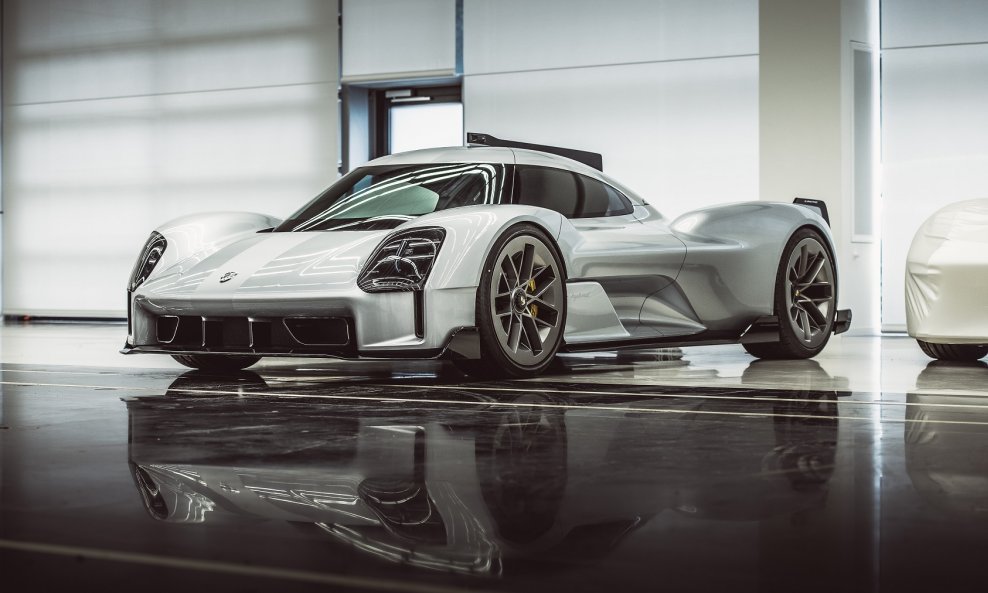 Porsche 919 Street (2017.; model od gline 1:1) je samo jedan iz ove nevjerojatne kolekcije koncepata Porschea