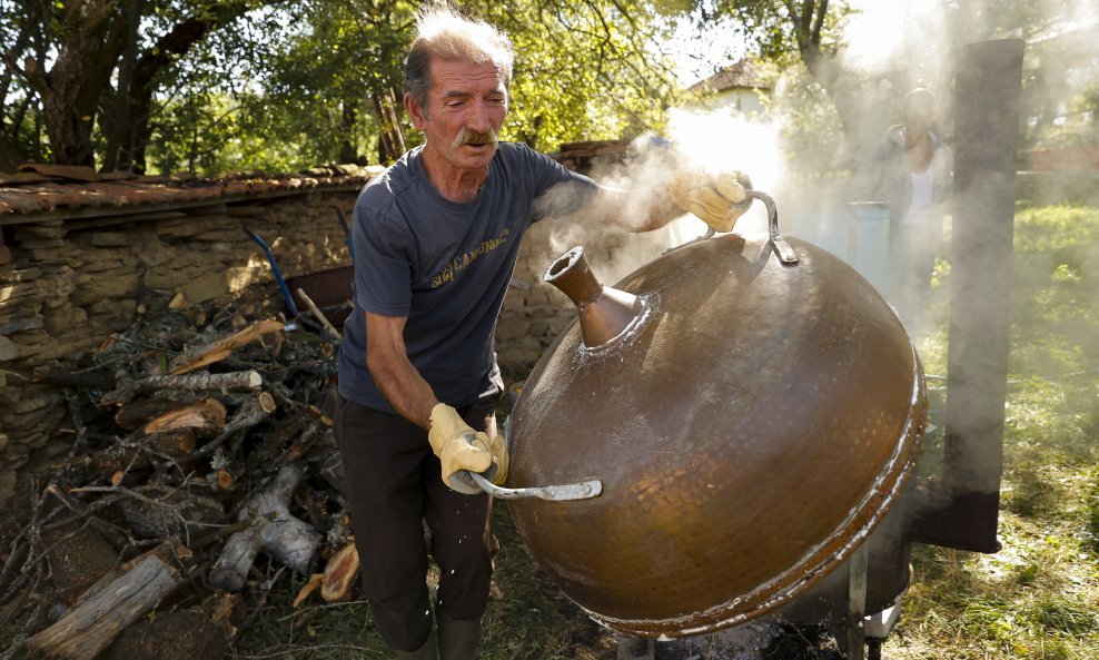 Pečenje rakije