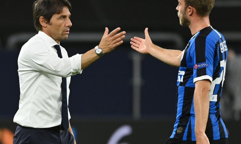 Antonio Conte (L) i Christian Eriksen