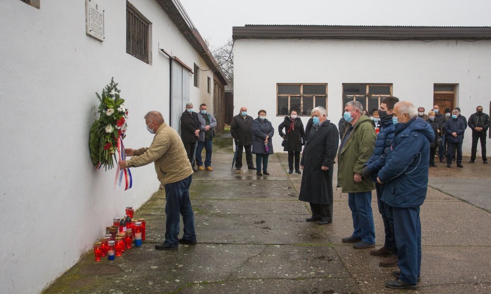 Vukovar: Odana počast ubijenima u logoru Velepromet