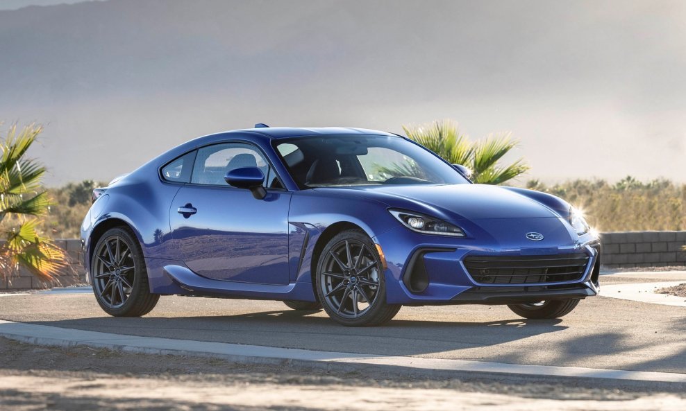 Subaru BRZ (MY2022) ima veću snagu, bolje upravljanje, poboljšani stil, 50-postotno povećanje torzijske krutosti i moderan interijer