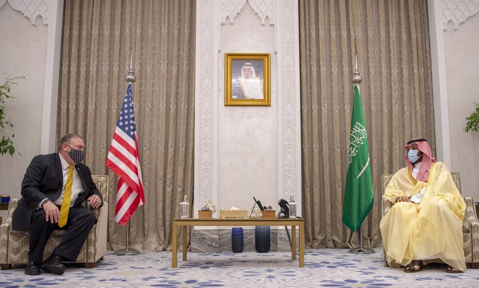 Mike Pompeo i Mohamed bin Salman u Rijadu