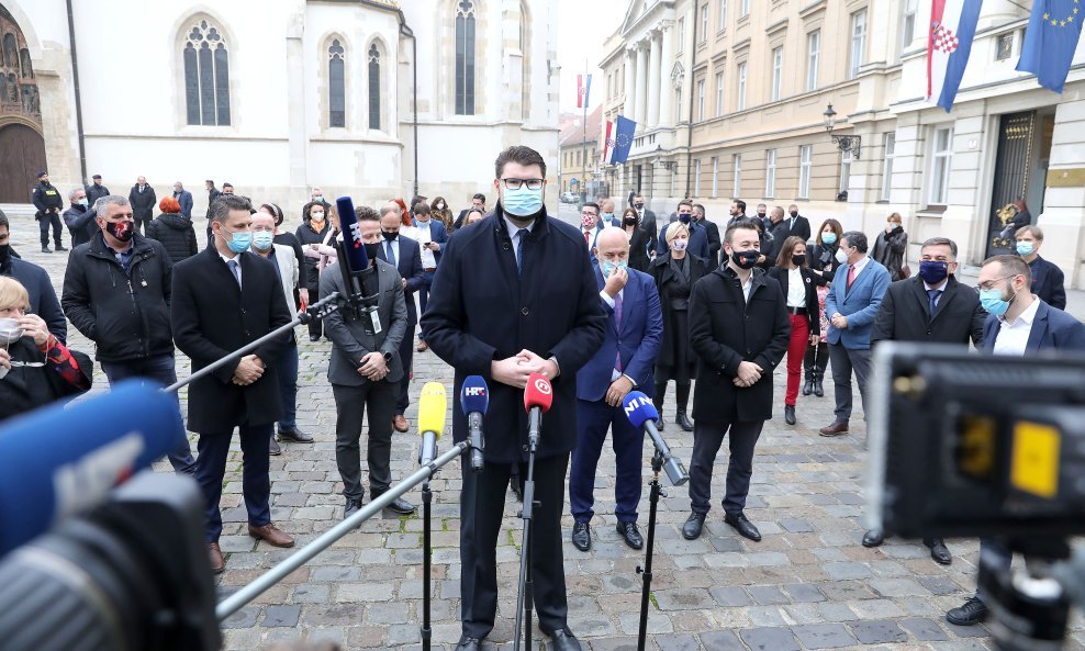 Čelnici oporbe ispred Sabora