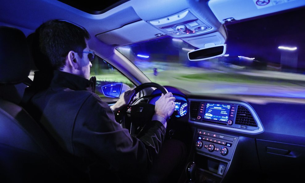 Noćna vožnja iscrpljujuća je te zahtjeva maksimalnu fokusiranost vozača