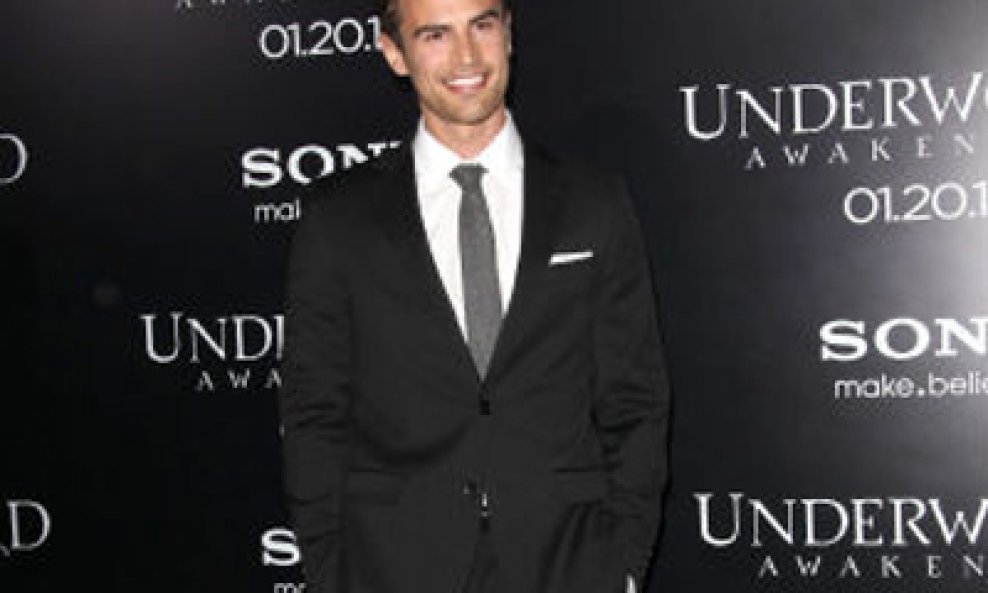 Theo James 