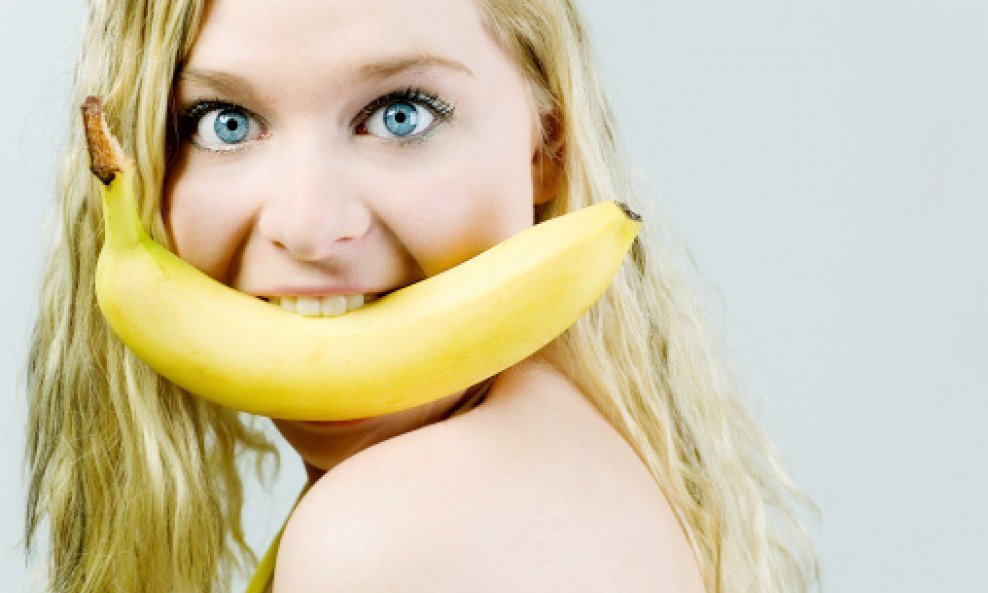 žena banana osmijeh
