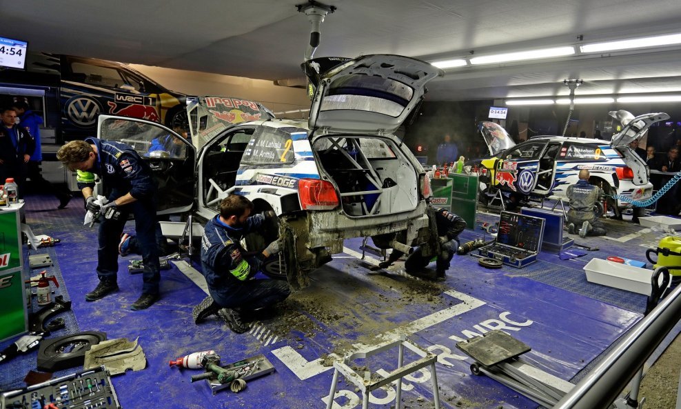 Osvajanje 4. WRC naslova 2016. (Sébastien Ogier/Julien Ingrassia) VW Polo R WRC