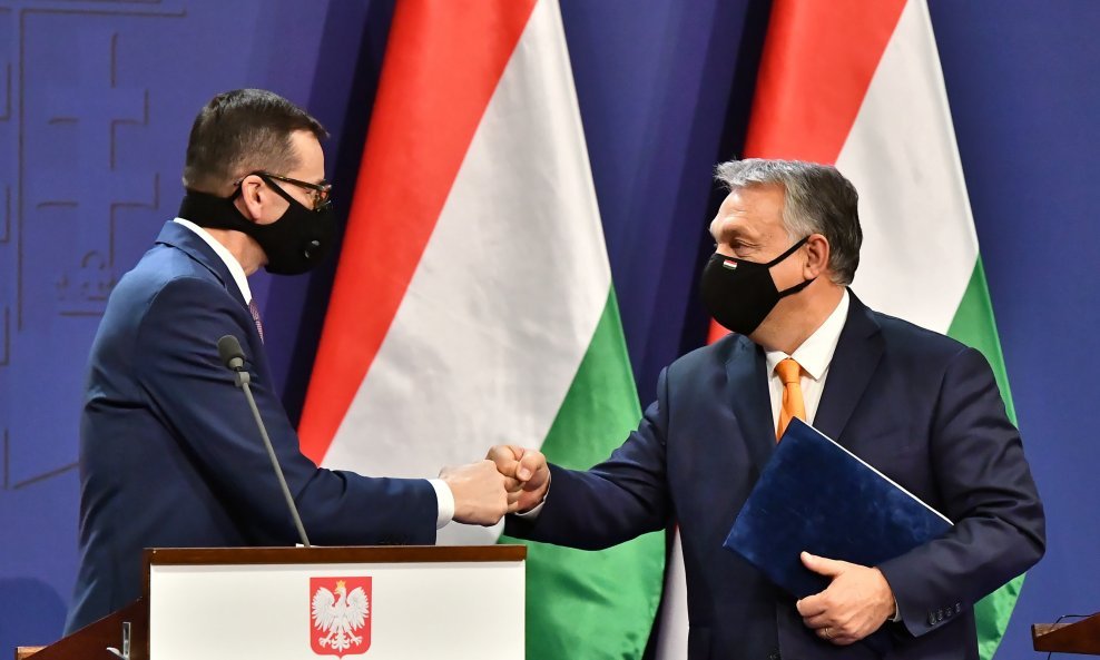 Poljski premijer Mateusz Morawiecki i njegov mađarski kolega Viktor Orban