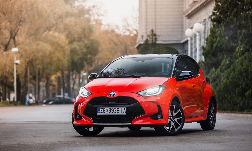 Toyota Yaris - najnovija, četvrta generacija je savršen gradski automobil s naprednom hibridnom tehnologijom te dizajnom koji otkriva da je on uvijek 'spreman za pokret'