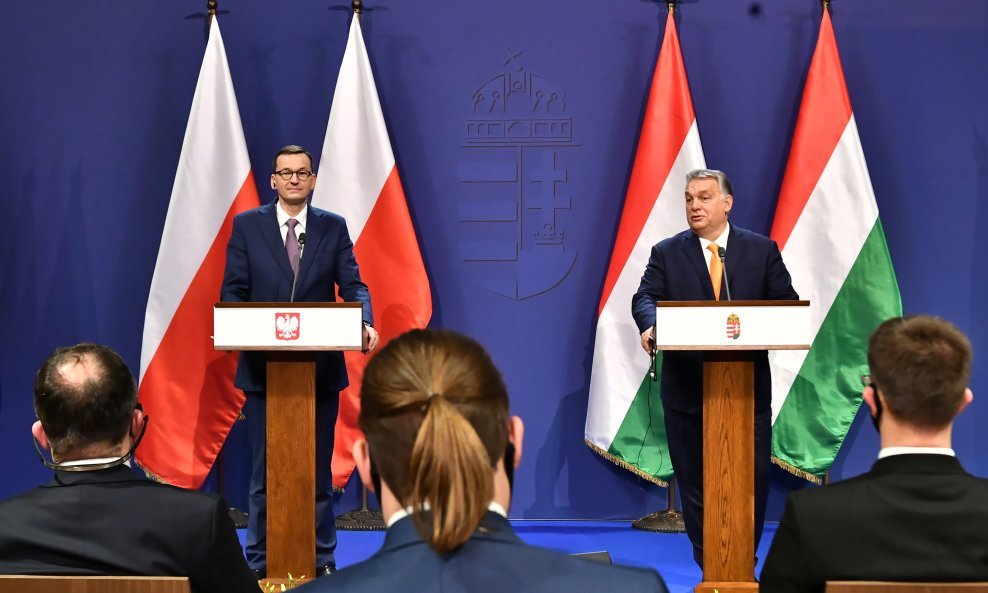 Poljski premijer Mateusz Morawiecki i njegov mađarski kolega Viktor Orban