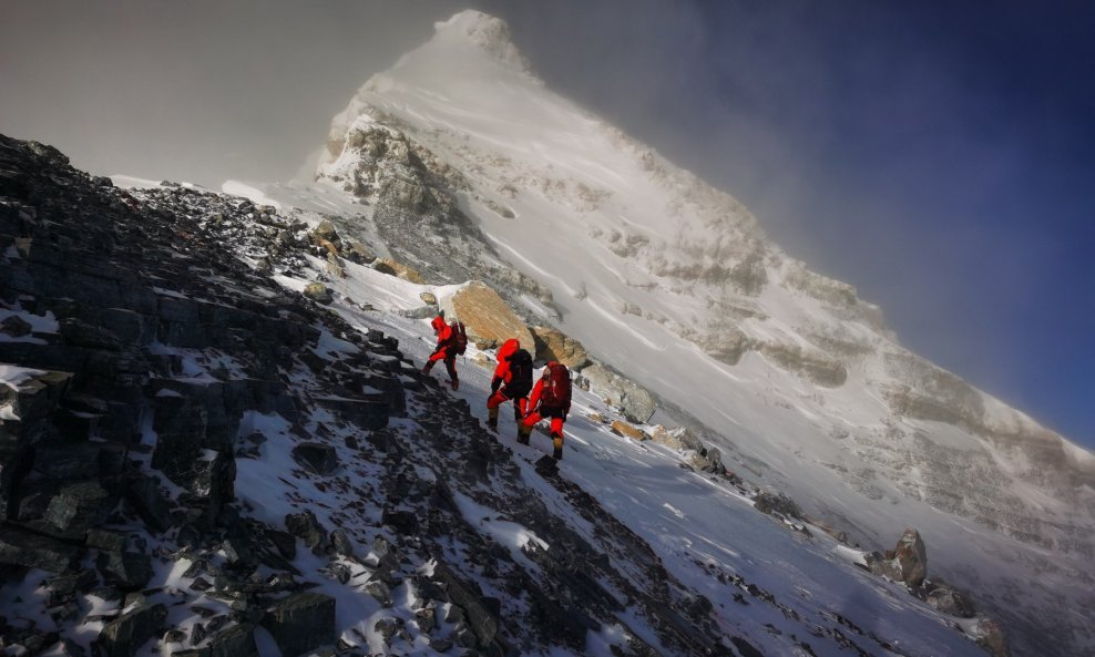 Mt Everest viši je no što se mislilo