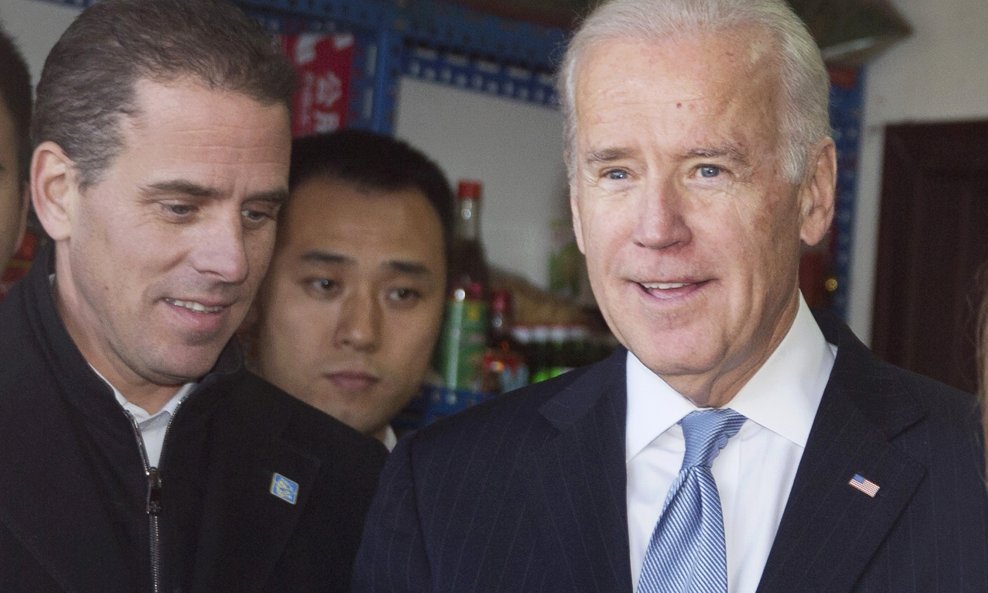 Hunter i Joe Biden (desno)