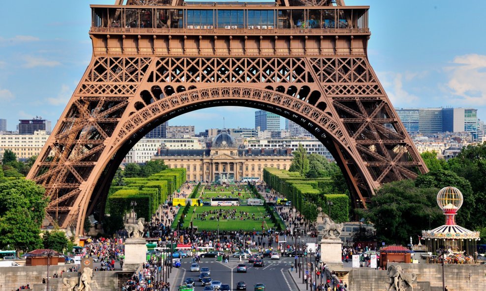 Tone čelika ugrađene su u Eiffelov toranj u Parizu