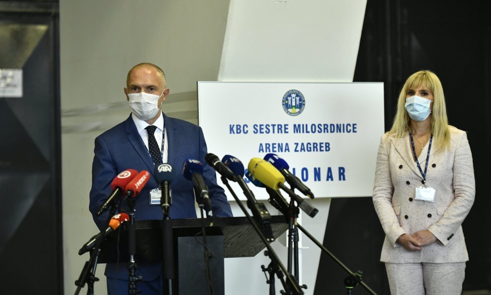 Stacionar Arena: Prof.dr.sc. Davor Vagić i glavna medicinska sestra Snježana Krpeta