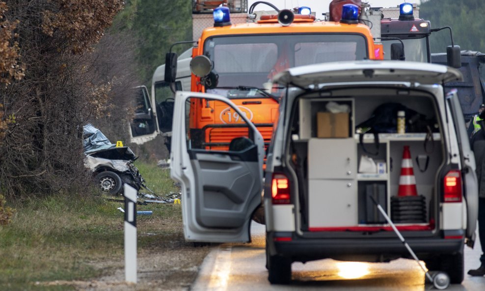 Sudar kamiona i automobila kod Pule